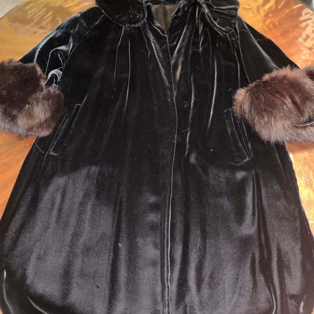 Intl Ladies Garmet Workers Union Vintage Black Velvet Coat With Fur Trim Size